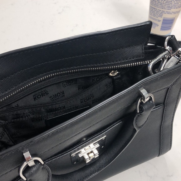 Michael Kors premium handbag, crossbody, black colour, like new condition - Picture 7 of 10